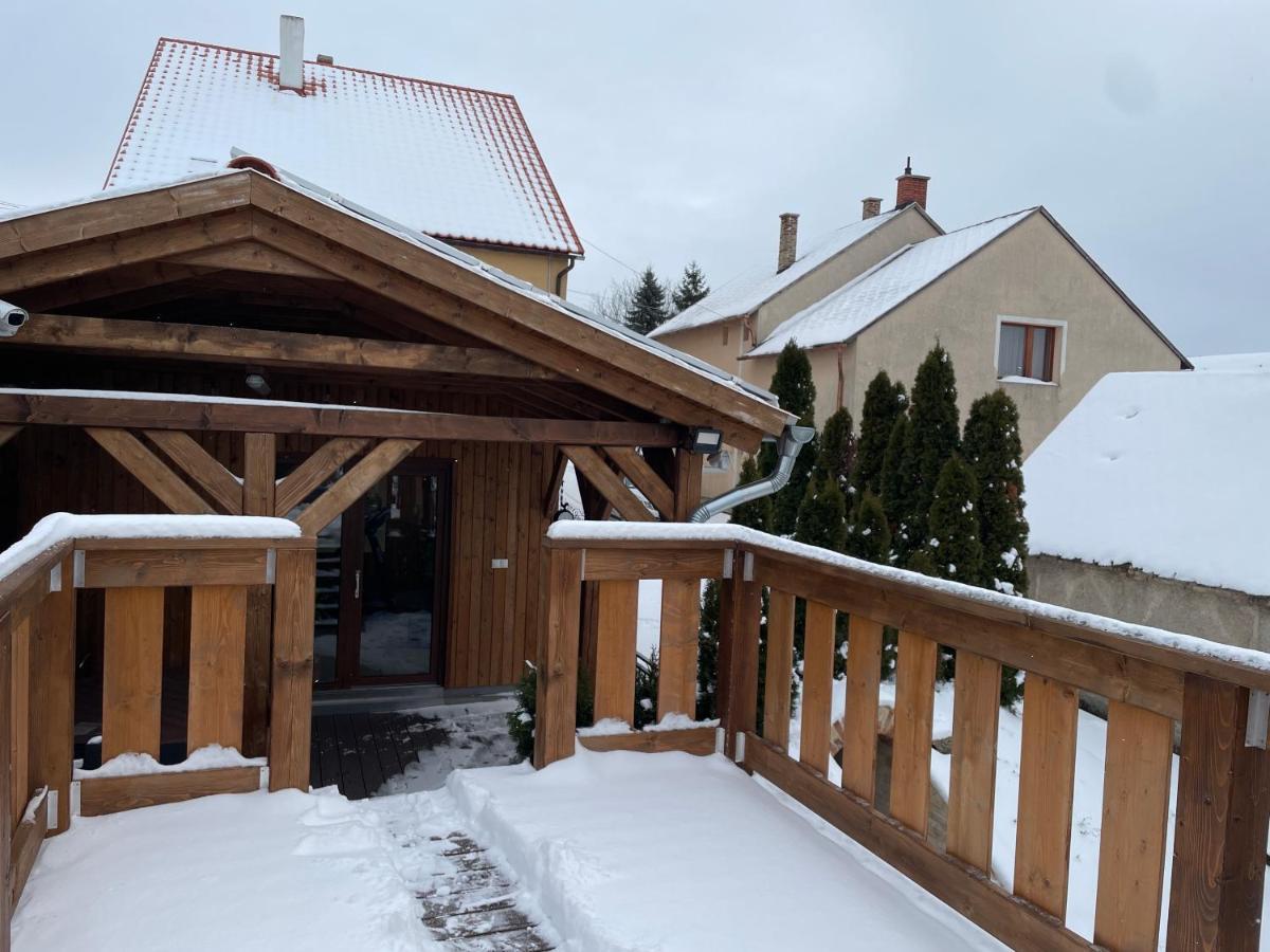 Oeskarszt Apartman Urkut Экстерьер фото