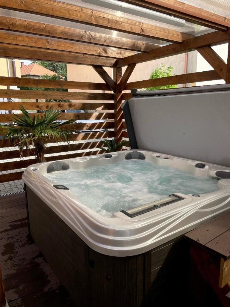 Oeskarszt Apartman Urkut Экстерьер фото