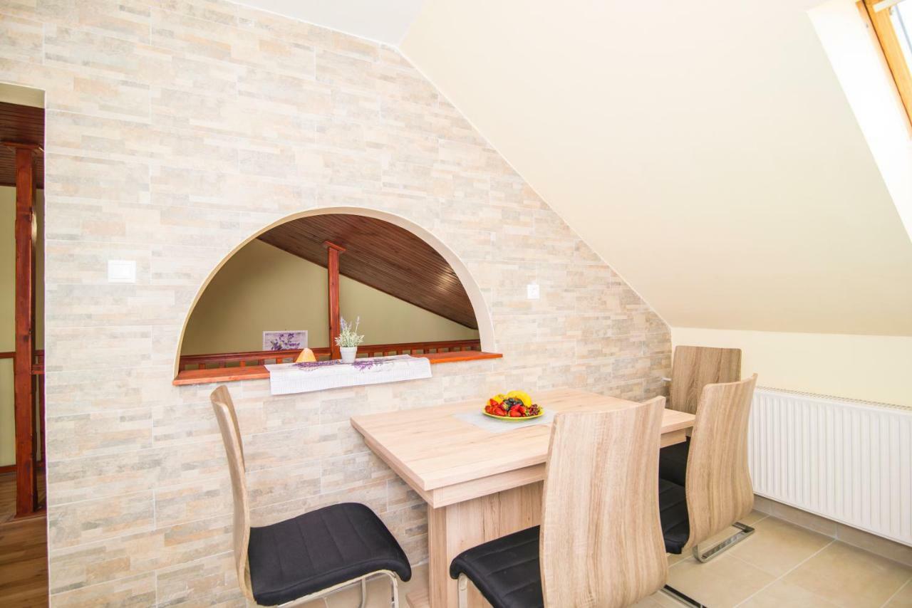 Oeskarszt Apartman Urkut Экстерьер фото