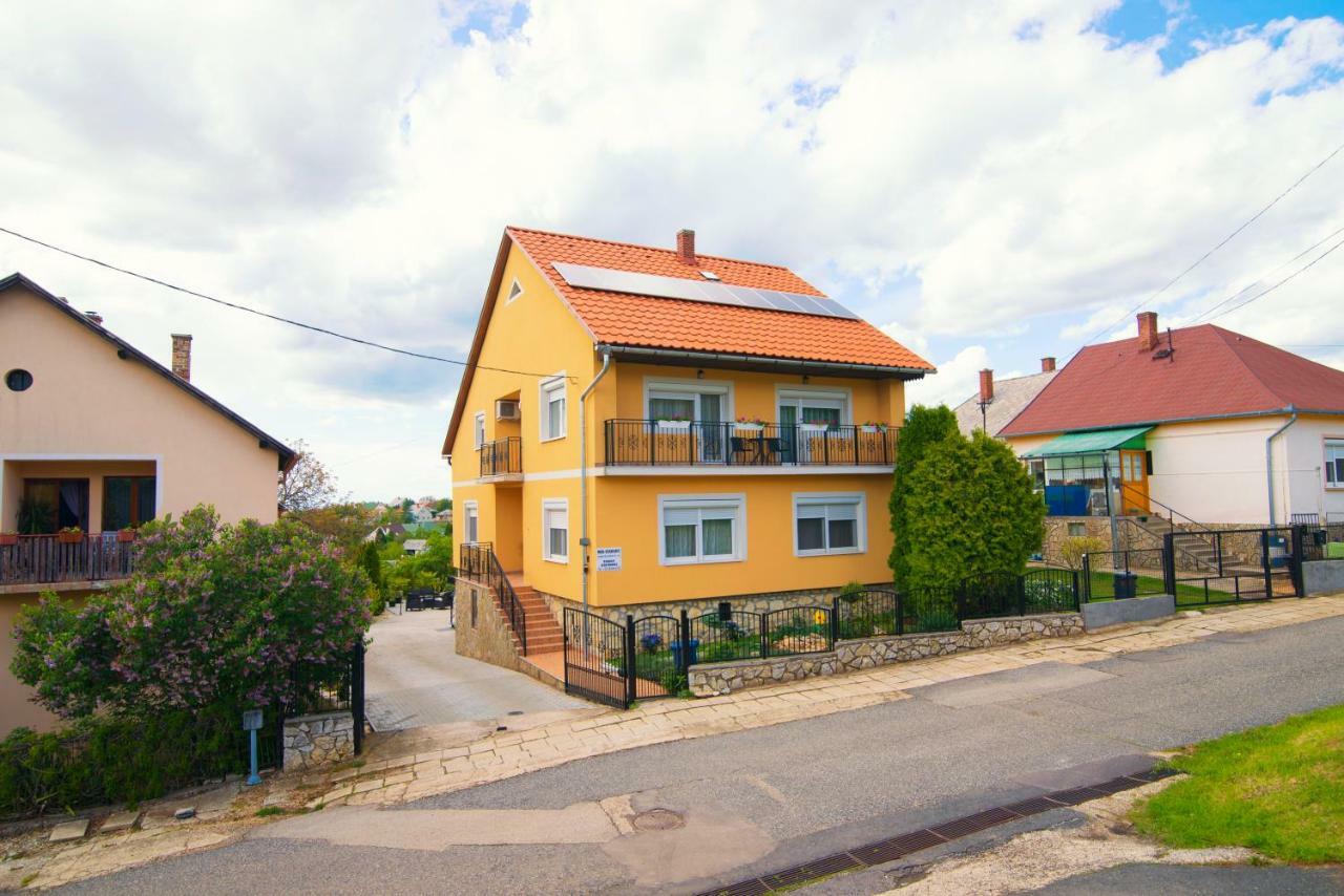 Oeskarszt Apartman Urkut Экстерьер фото