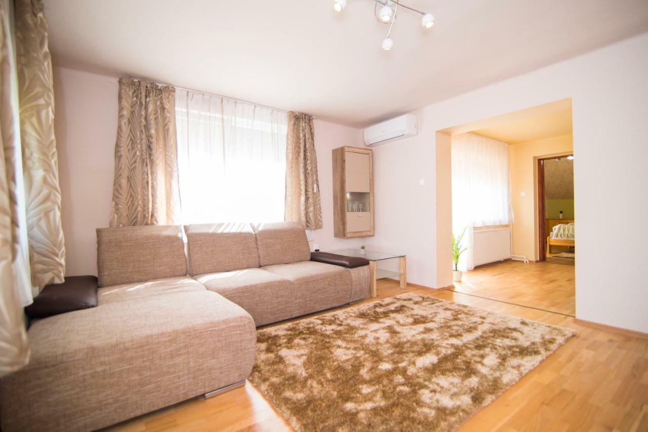 Oeskarszt Apartman Urkut Экстерьер фото
