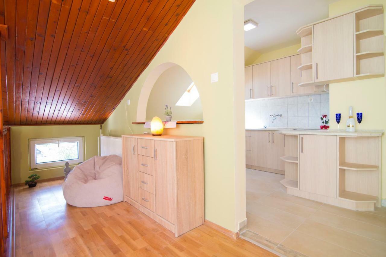 Oeskarszt Apartman Urkut Экстерьер фото