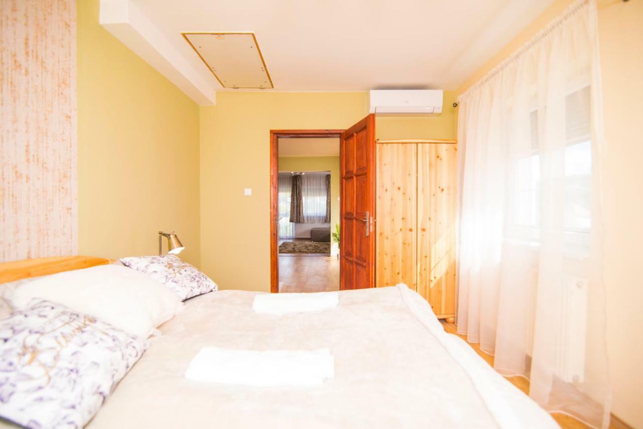 Oeskarszt Apartman Urkut Экстерьер фото