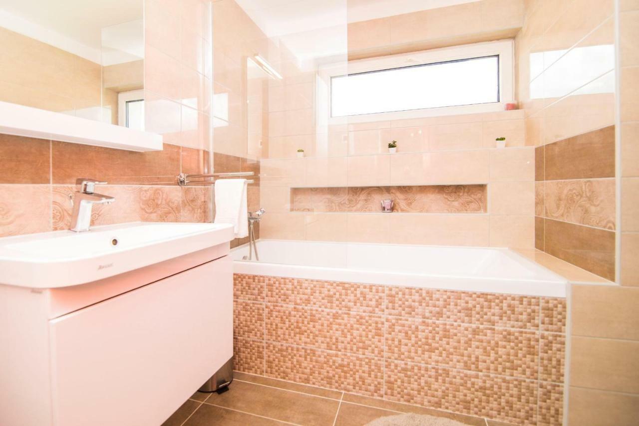 Oeskarszt Apartman Urkut Экстерьер фото