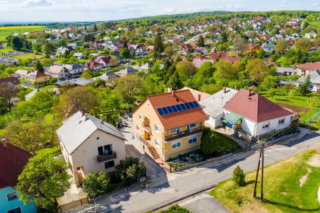 Oeskarszt Apartman Urkut Экстерьер фото